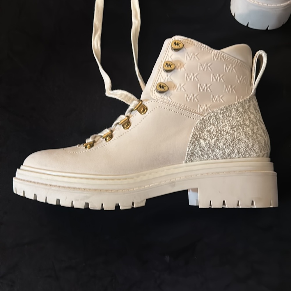 COPY - Beautiful cream color boots, beautiful - Picture 2 of 5